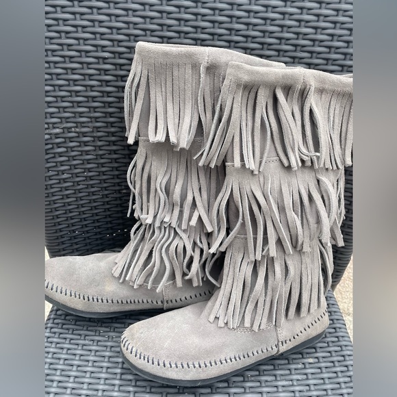 Minnetonka ladies size 7 Moccasin Boots - Picture 2 of 4